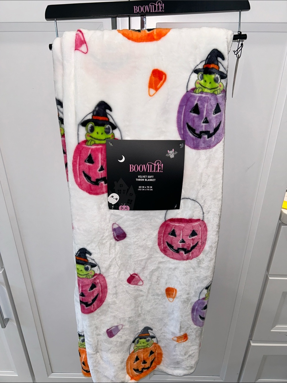 Booville Halloween Frog Pumpkin Velvet Soft Throw Blanket 60”x70” Candy Corn